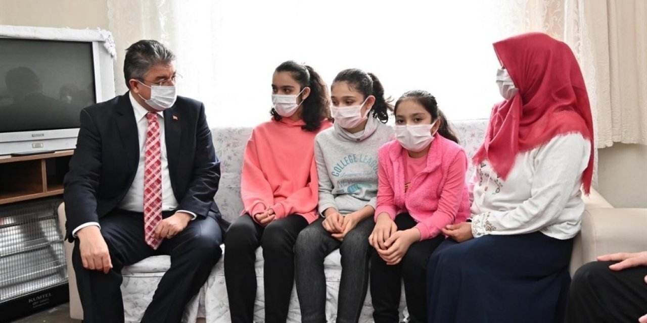 Vali Yılmaz, Her Hafta Bir Aileyi Ziyaret Ediyor