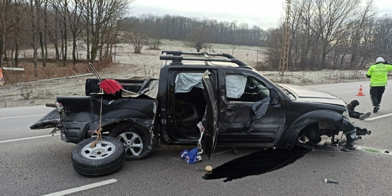 Samsun’da Kamyonet Su Kanalına Girip Bariyere Çarptı: 2 Yaralı