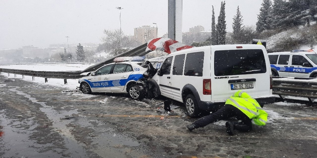 Fatih Sultan Mehmet Köprüsü Girişinde İki Polis Aracı Çarpıştı: 3 Yaralı