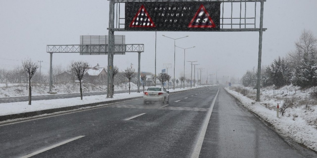 Bolu Dağı’nda Şiddetli Kar Yağışı Etkili Oluyor
