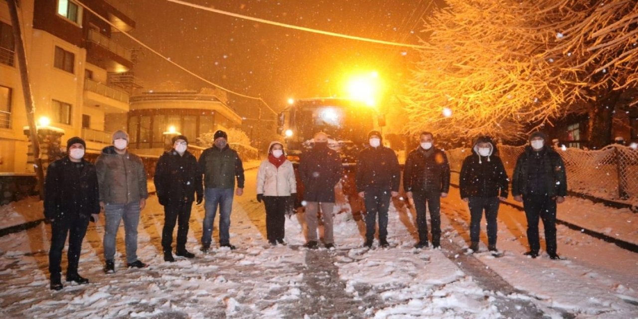Düzce Belediyesinden Kar Mesaisi
