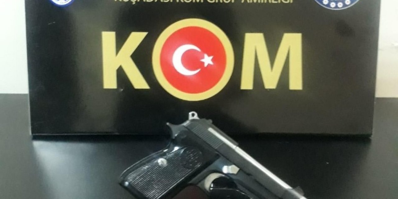 Kuşadası’nda Şüphe Üzerine Durdurulan Araçtan Ruhsatsız Silah Ve Mermi Çıktı