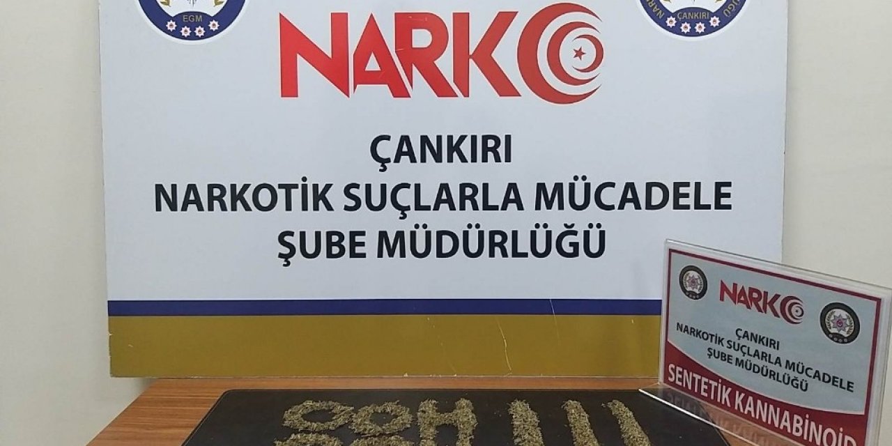Polisler Ele Geçirilen Uyuşturucu İle ’ohh Ohh’ Yazarak Bakan Soylu’ya Destek Verdi
