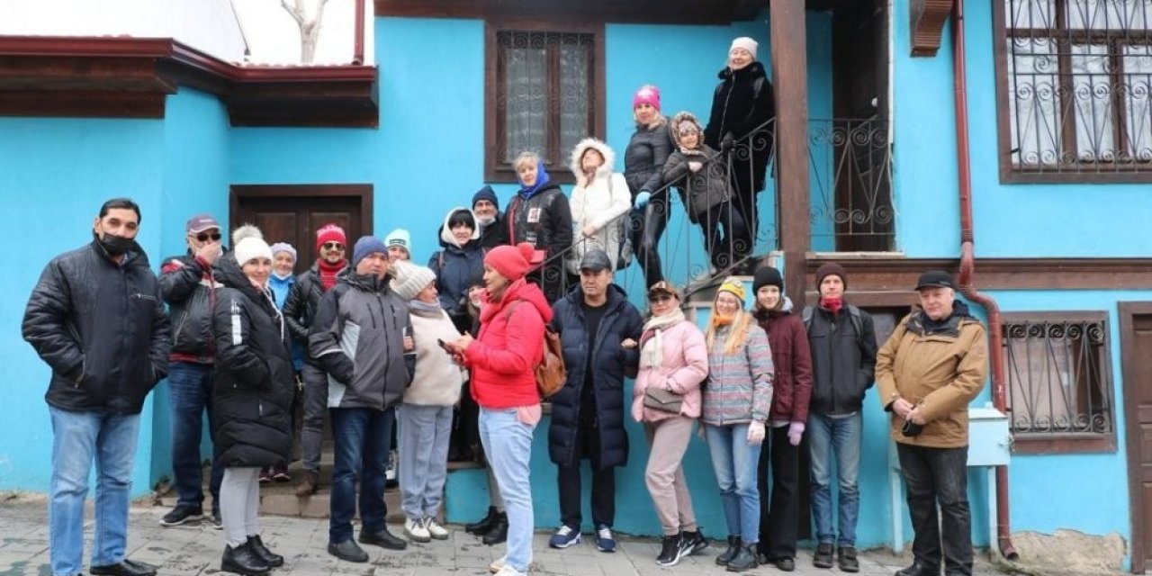 30 Kişilik Turist Kafilesi Kısıtlama Saatlerinde Afyonkarahisar’ı Gezdi