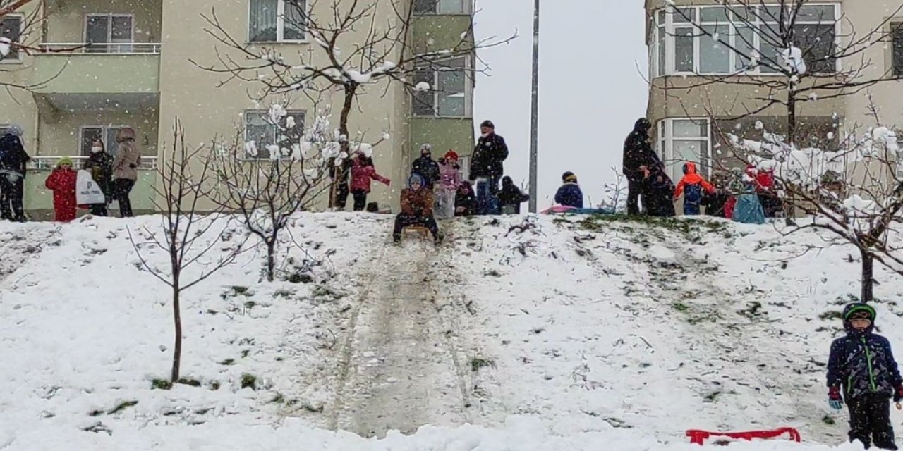 Yağan Kar Kısıtlamayı Unutturdu