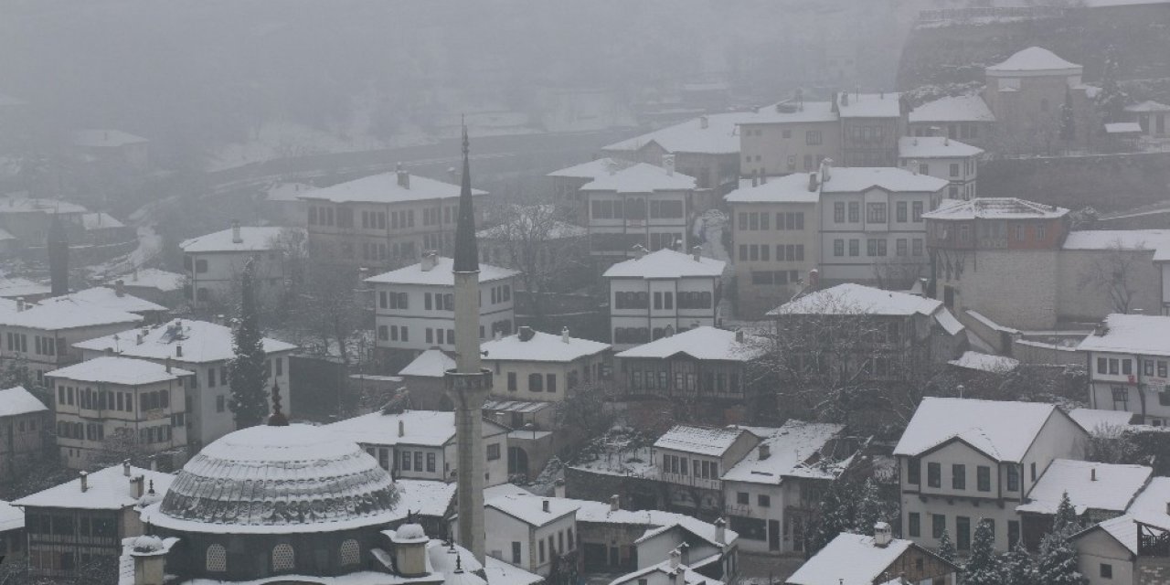 Safranbolu Beyaz Örtüyle Kaplandı