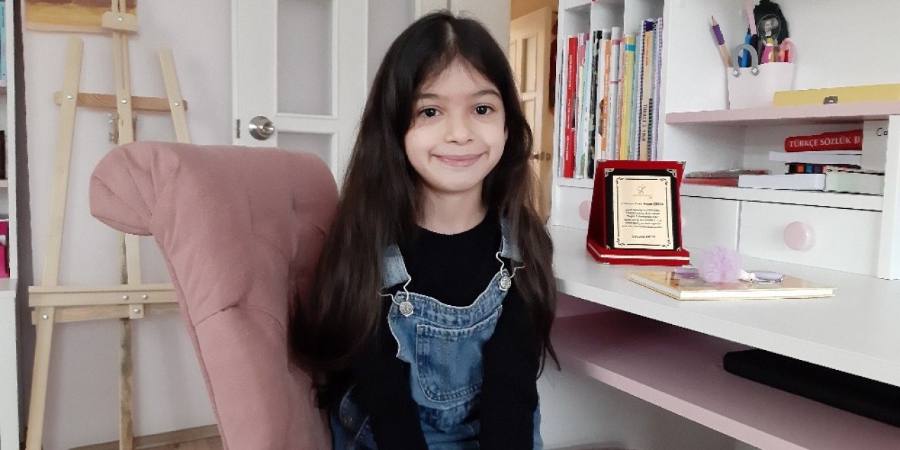 8 Yaşındaki Erva’nın Sağlık Çalışanı Olan Annesine Yazdığı Mektup Birincilik Getirdi
