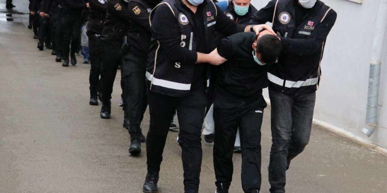 Çete Lideri Cinayet İşleyip Tehditle Çocuğun Üzerine Atmış