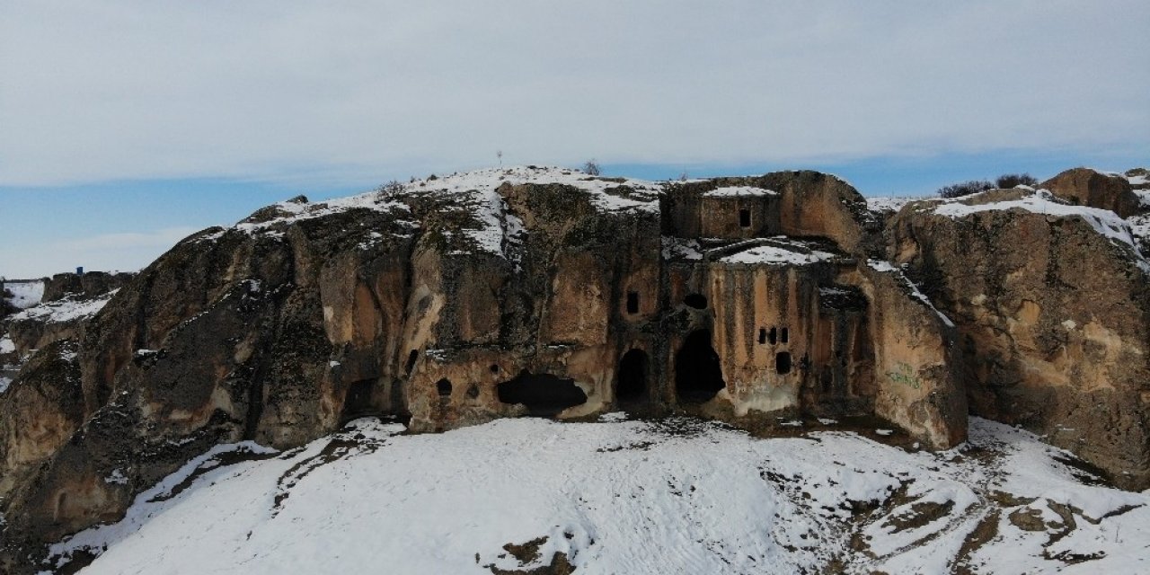 Frigya’da Kayaya Oyularak Yapılan Ayazini Kilisesi İnanç Turizmine Kazandırılacak