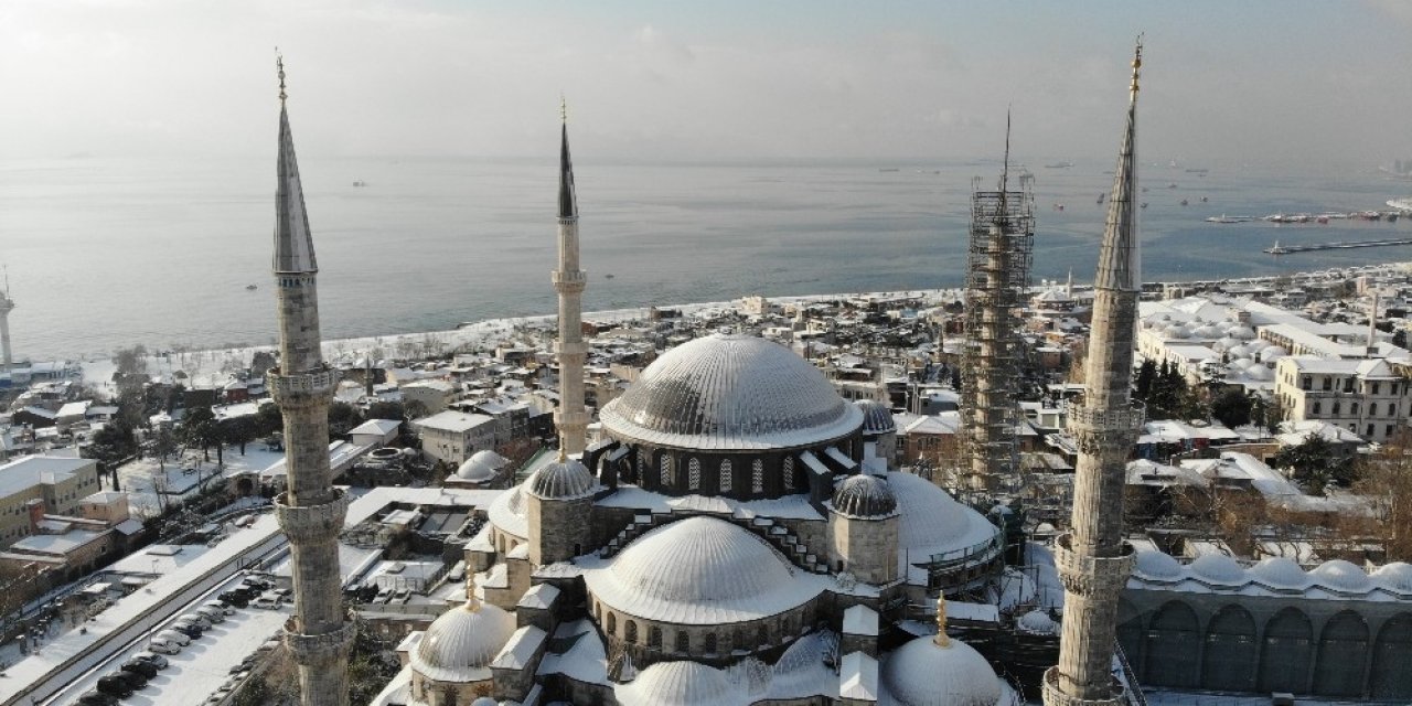 Tarihi Yarımada’da Hayran Bırakan Kar Manzarası