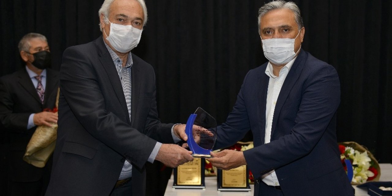 Emekli Olan Personeller Plaketle Uğurlandı