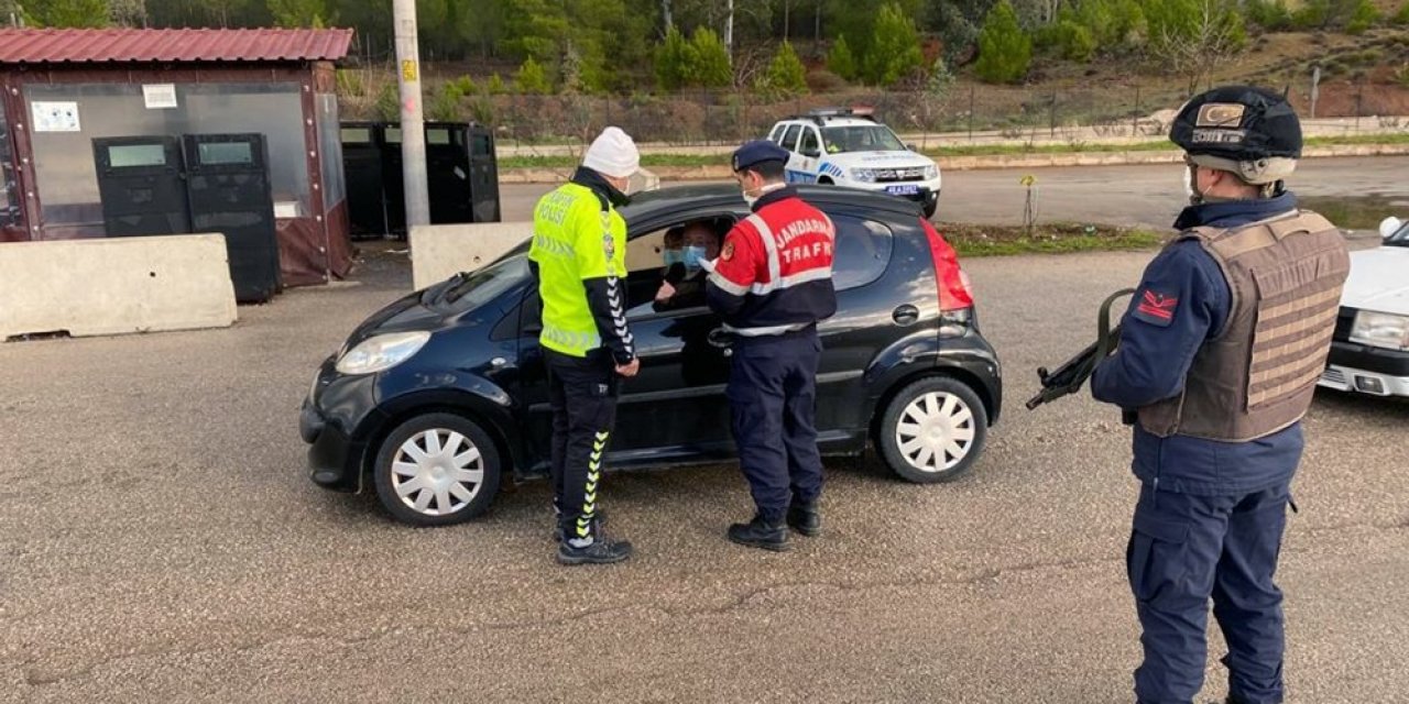 Denetimlerde Uyuşturucu Ve Kaçak İçki Ele Geçirildi
