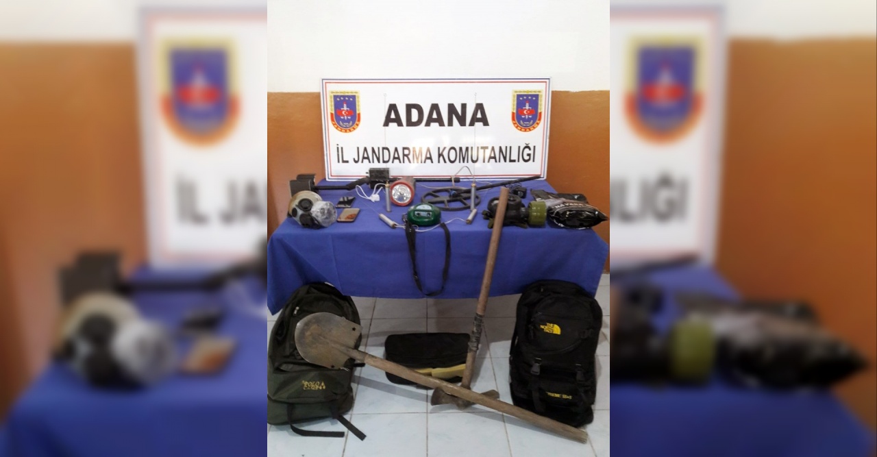 Sit alanında kaçak kazı yapan 2 kişi suçüstü yakalandı.