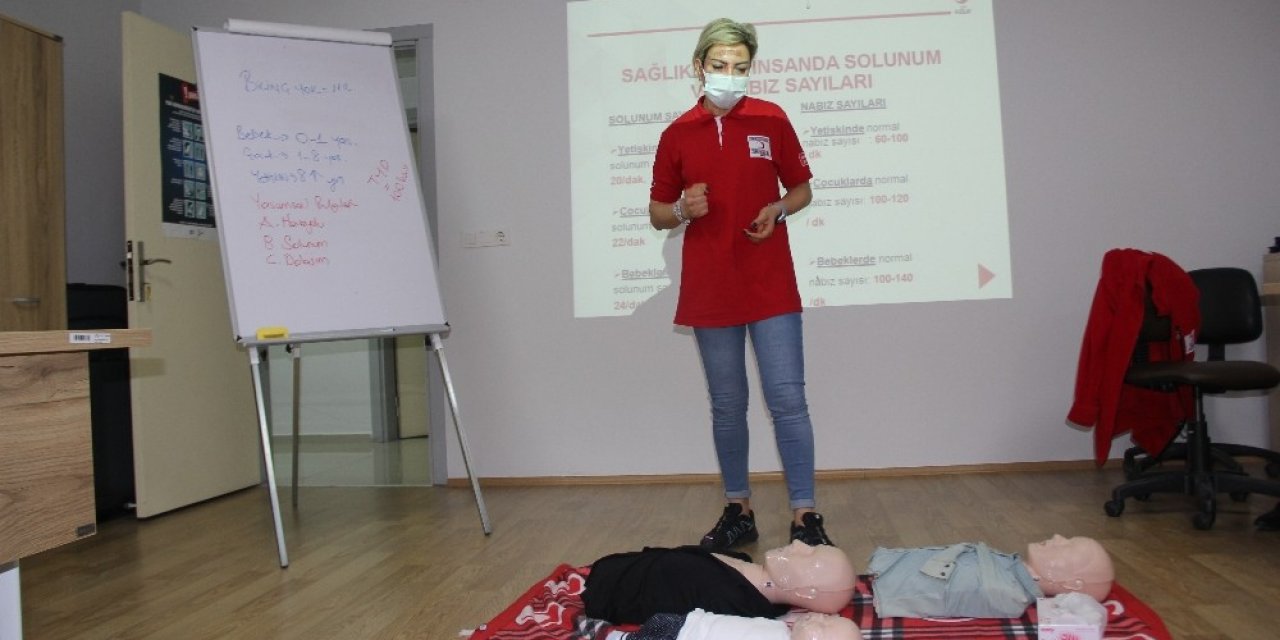 Türk Kızılay’ı Manisa Şubesi İlk Yardım Eğitim Merkezi İlk Eğitimini Verdi