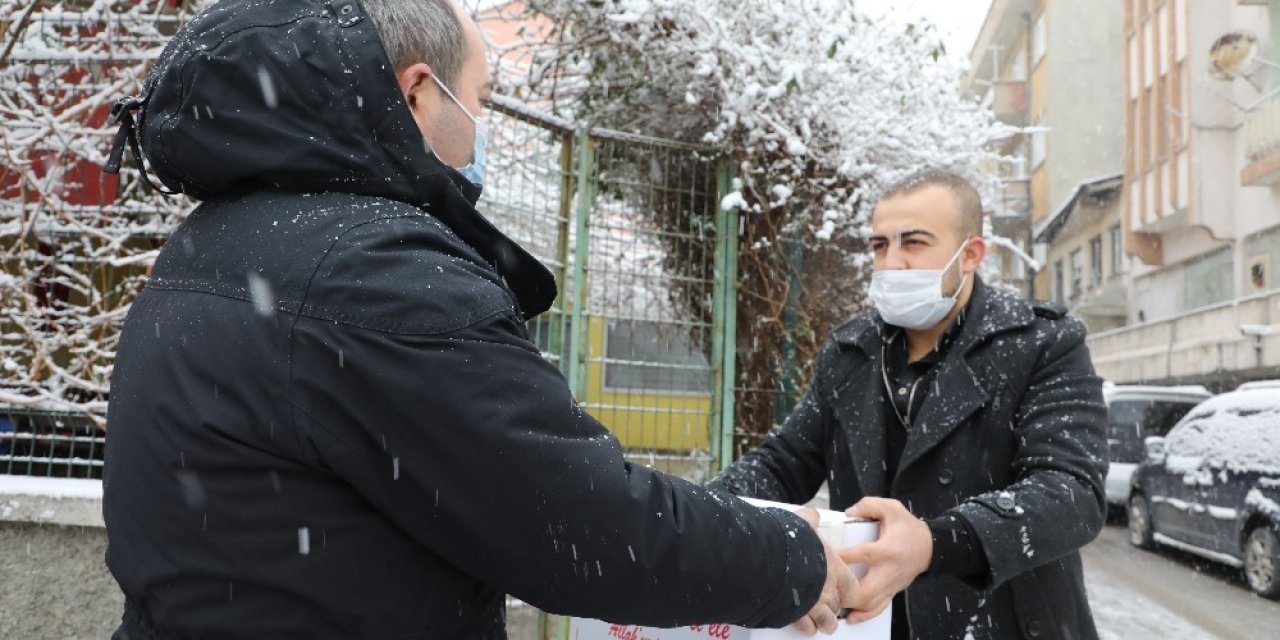 Cafe Ve Kıraathane Sahibi Esnaflara Gıda Yardımı