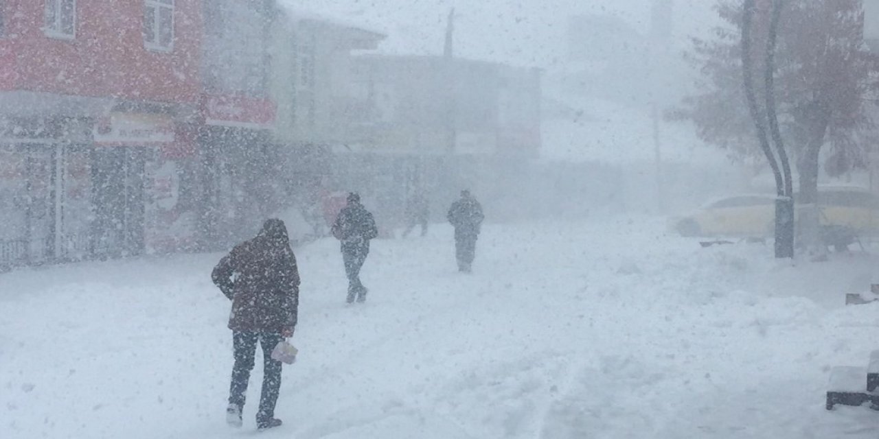 Bingöl Karlıova’da Kar Ve Tipi Etkili Oluyor