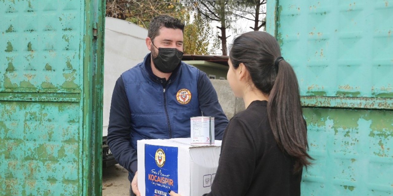 Yüreğir Belediyesi 70 Bin Gıda Kolisi Dağıttı