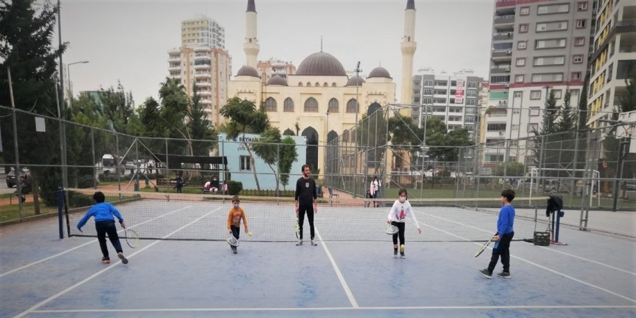 Seyhan’dan 3 Ayrı Noktada Tenis Kursu