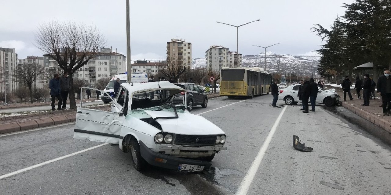 Vicdansızlığın Böylesi: Çarptığı Otomobil Sürücüsünü Ölüme Terk Edip Kaçtı