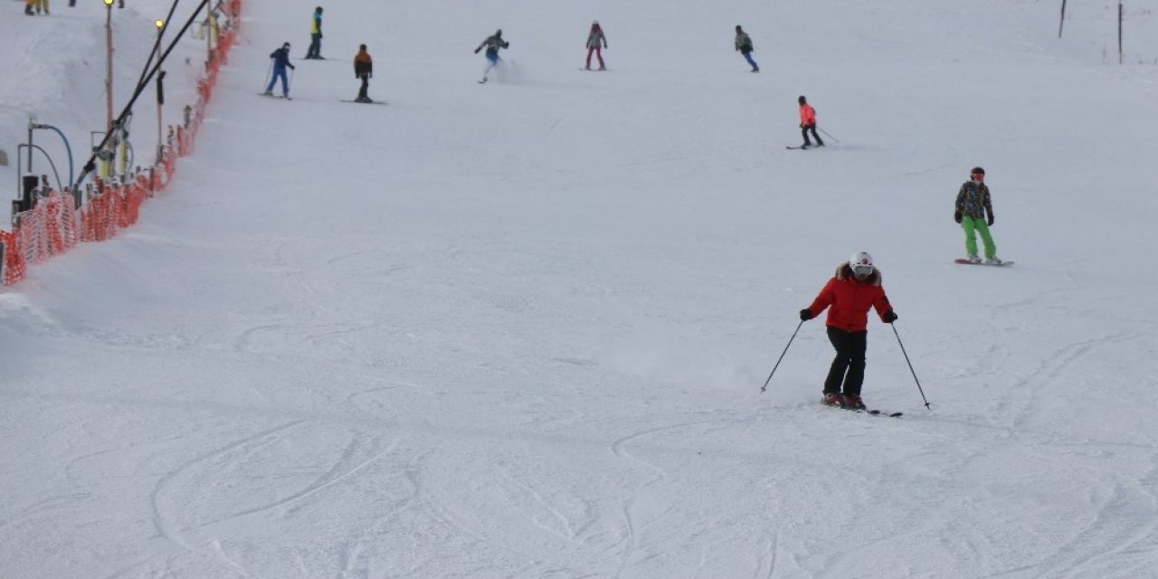 Kartalkaya’da Kar Kalınlığı 1 Metreyi Geçti