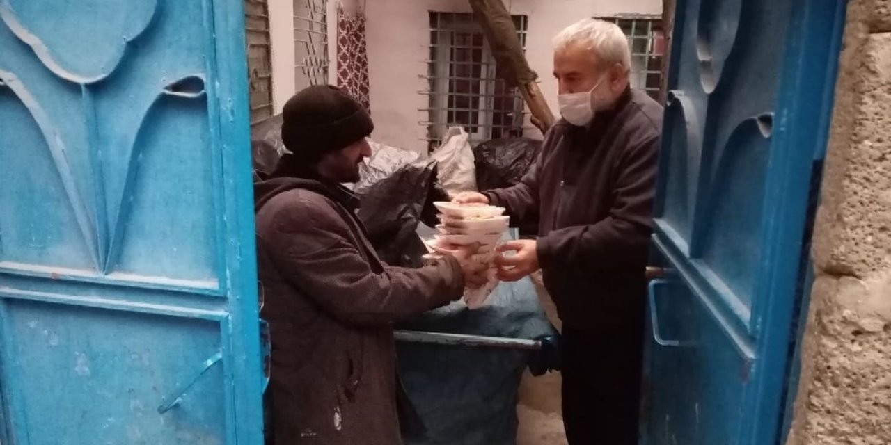 Diyarbakır’da Hayırsever Vatandaşlardan İhtiyaç Sahiplerine Gıda Yardımı
