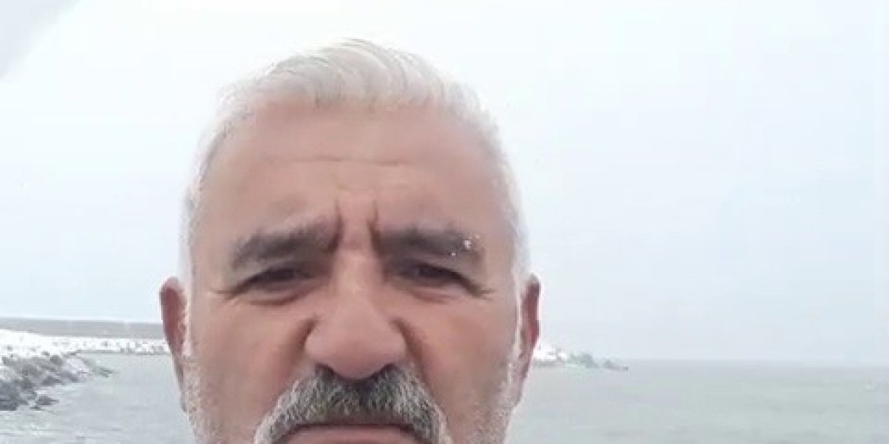 Buz Adam Eksi 1 Derecede Denize Girdi, Kar Banyosu Yaptı