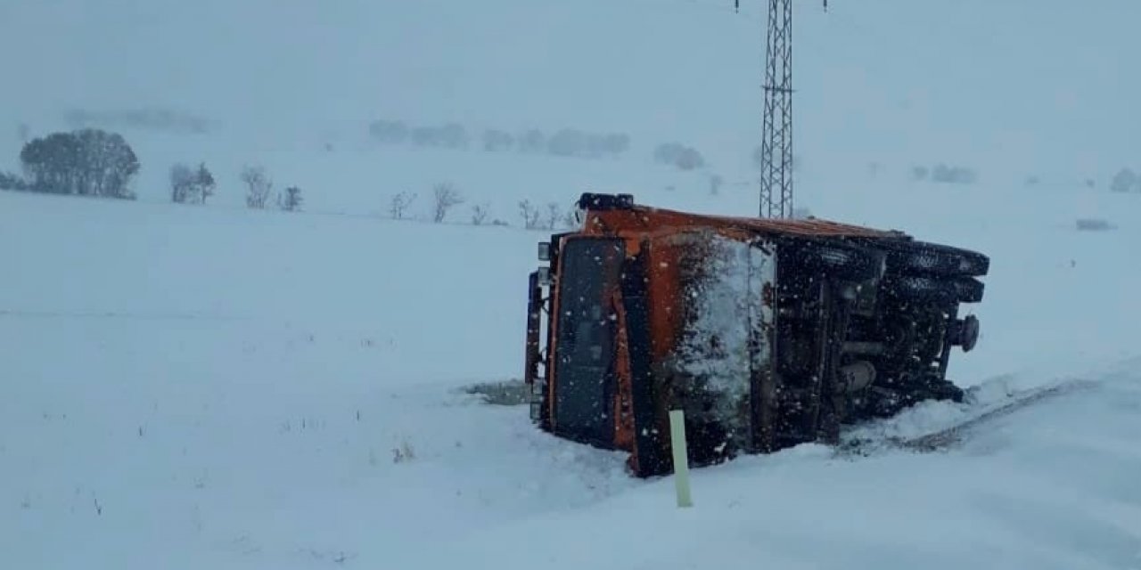 Kar Küreme Aracı Devrildi