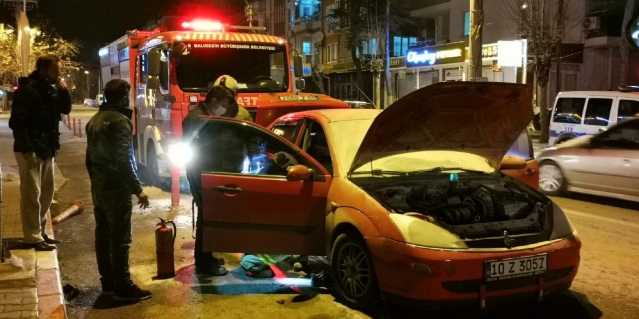 Araç Yangını Büyük Panik Oluşturdu