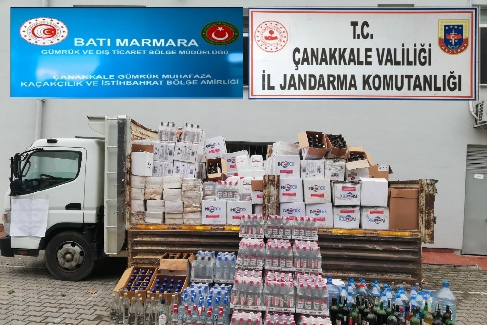 Kaçak ve sahte alkol operasyonunda çok sayıda bandrolsüz alkol ve tütün ürünleri ele geçirildi
