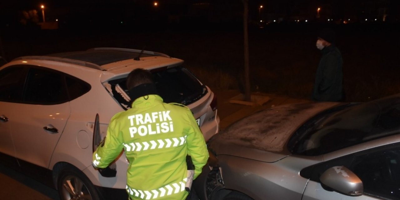 İzmir’de Bir Günde 2 Zincirleme Kaza: 14 Araçta Hasar Oluştu