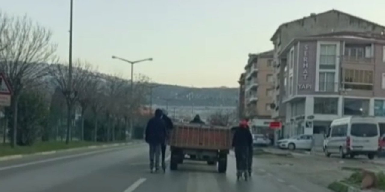 Bursa’da Traktöre Takılan Patenci Çocukların Tehlikeli Yolculuğu Kameralara Yansıdı