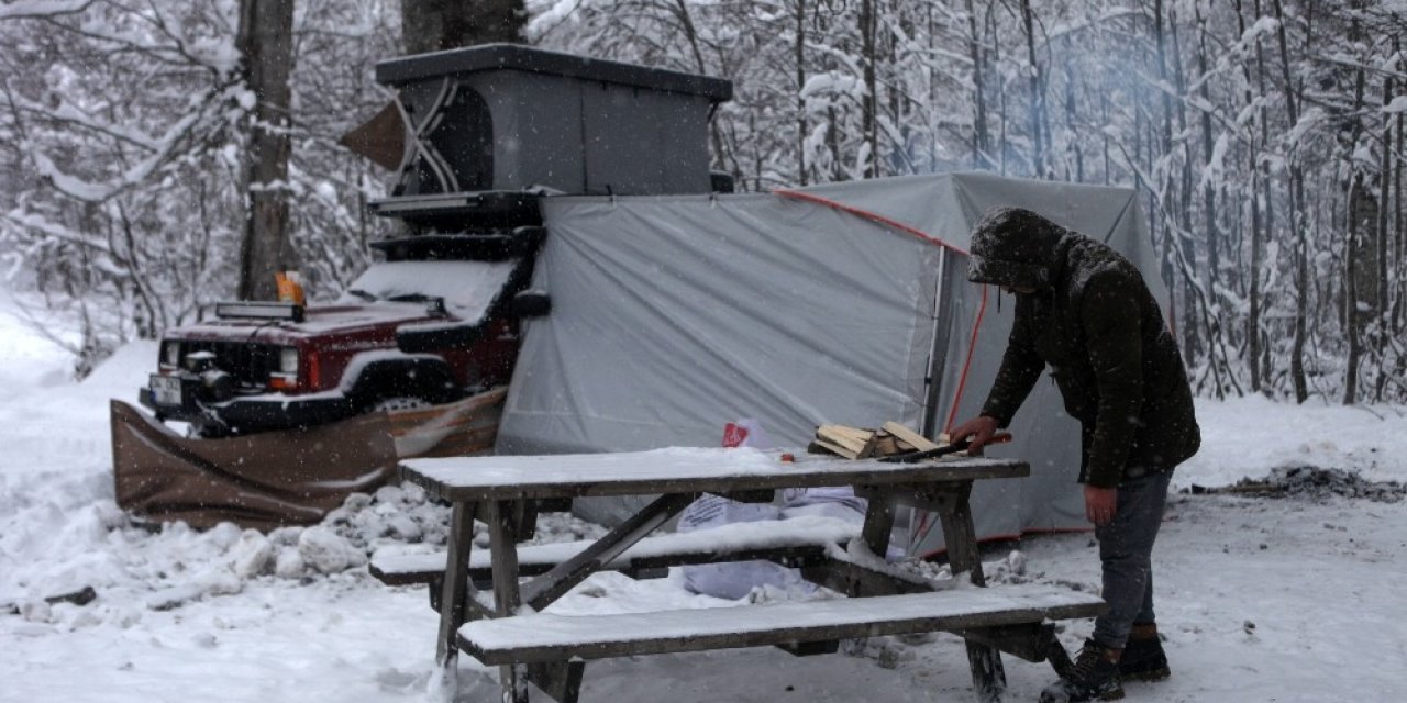 Kar Yağışı Altında Eksi 14 Derecede Kamp Keyfi Yaptılar
