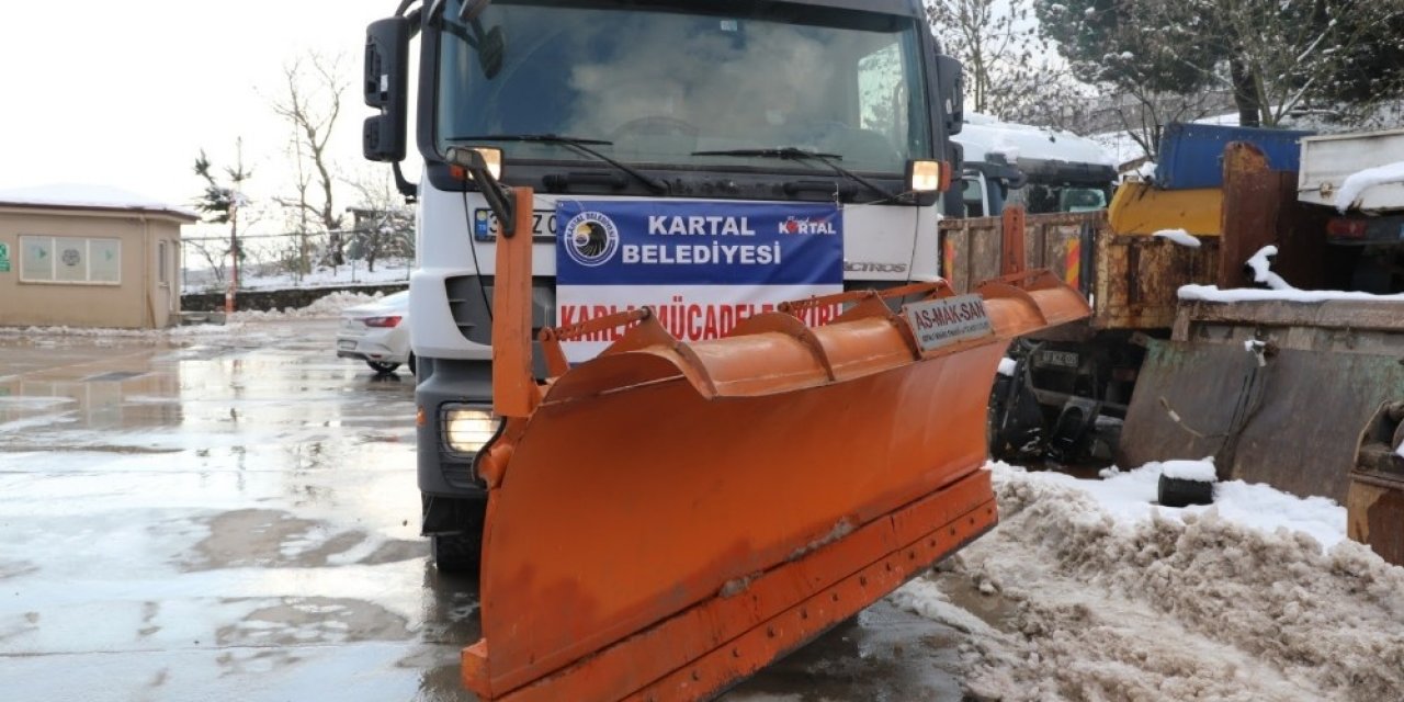İzmit Belediyesi’ne İstanbul’dan Kar Robotu Desteği