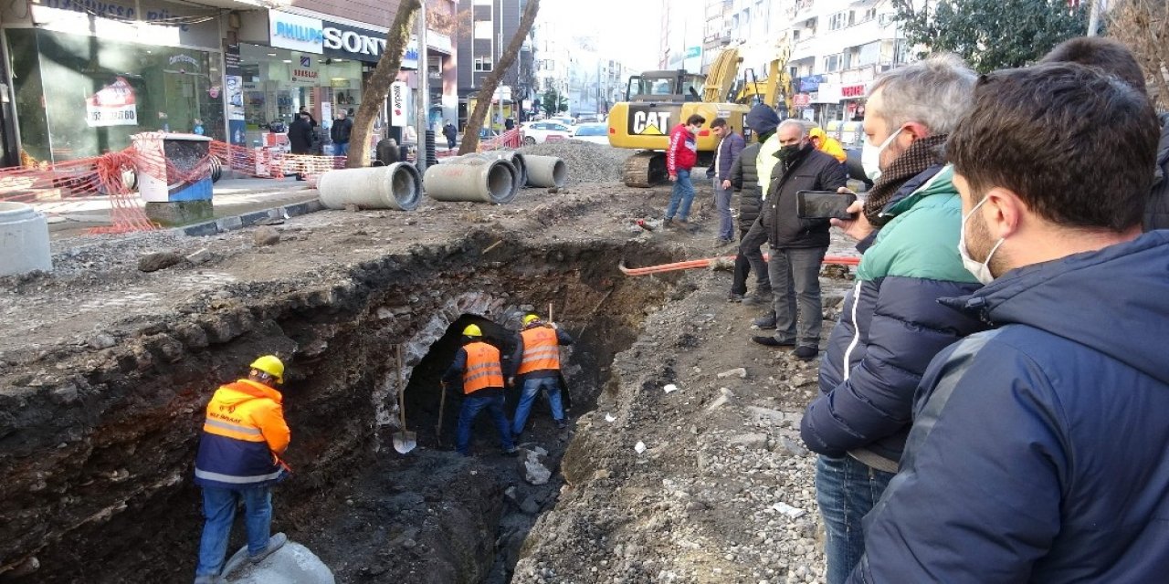Trabzon’da Alt Yapı Çalışması Sırasında Bulunan Su Kemerini Andıran Yapıya İnceleme