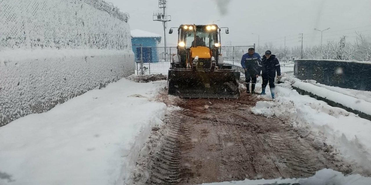 İsu Ekipleri Kar Yağışında 24 Saat Görev Yaptı