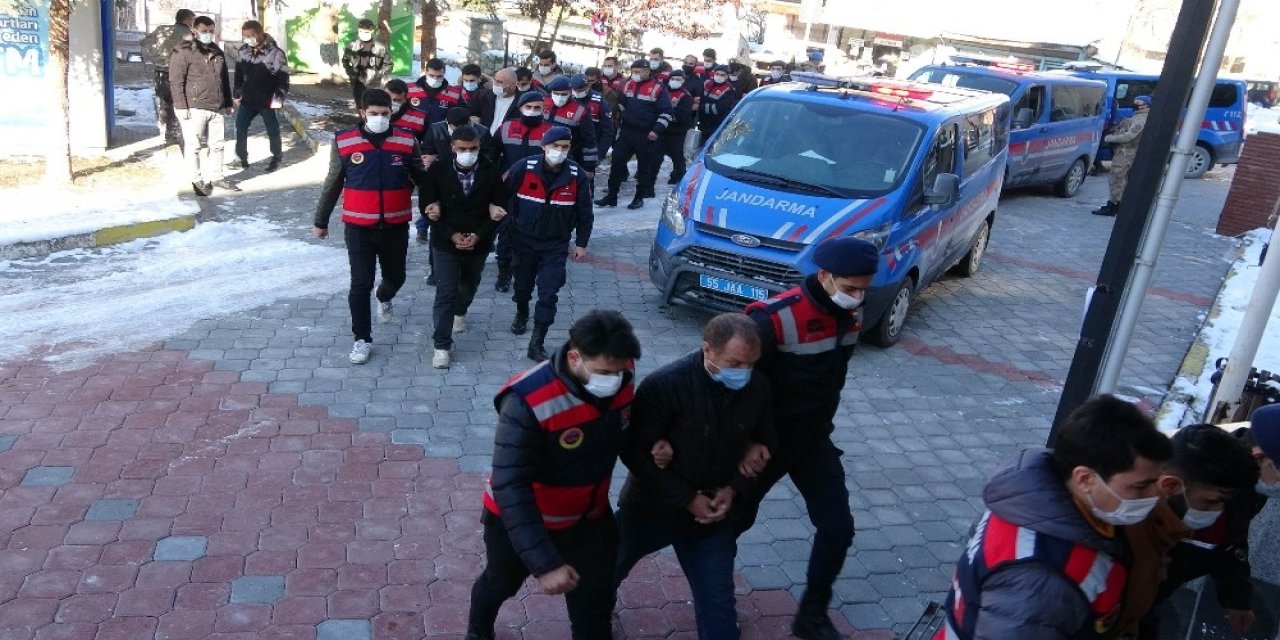 20 Milyonluk Enerji Ve Nakil Hatları Kablosu Hırsızlığı Zanlısı 13 Kişi Adliyede