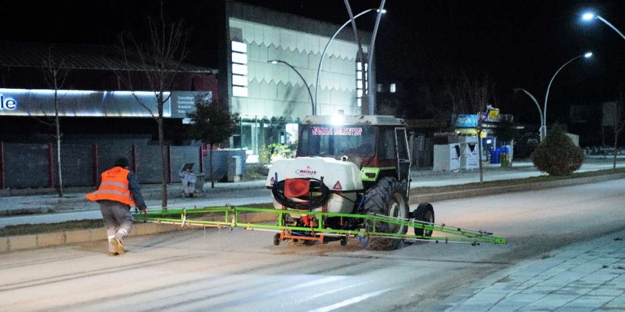 Erbaa Belediyesi’nden Buzlanmaya Solüsyonlu Çözüm