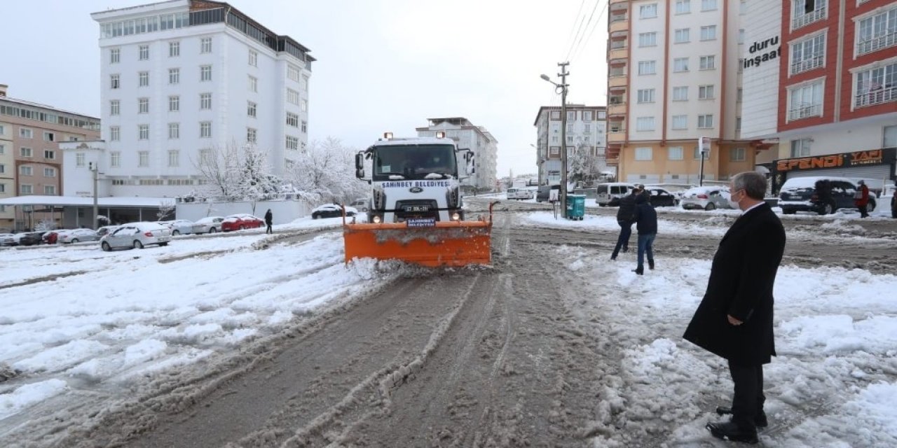 Şahinbey’de Karlı Yollara Anında Müdahale