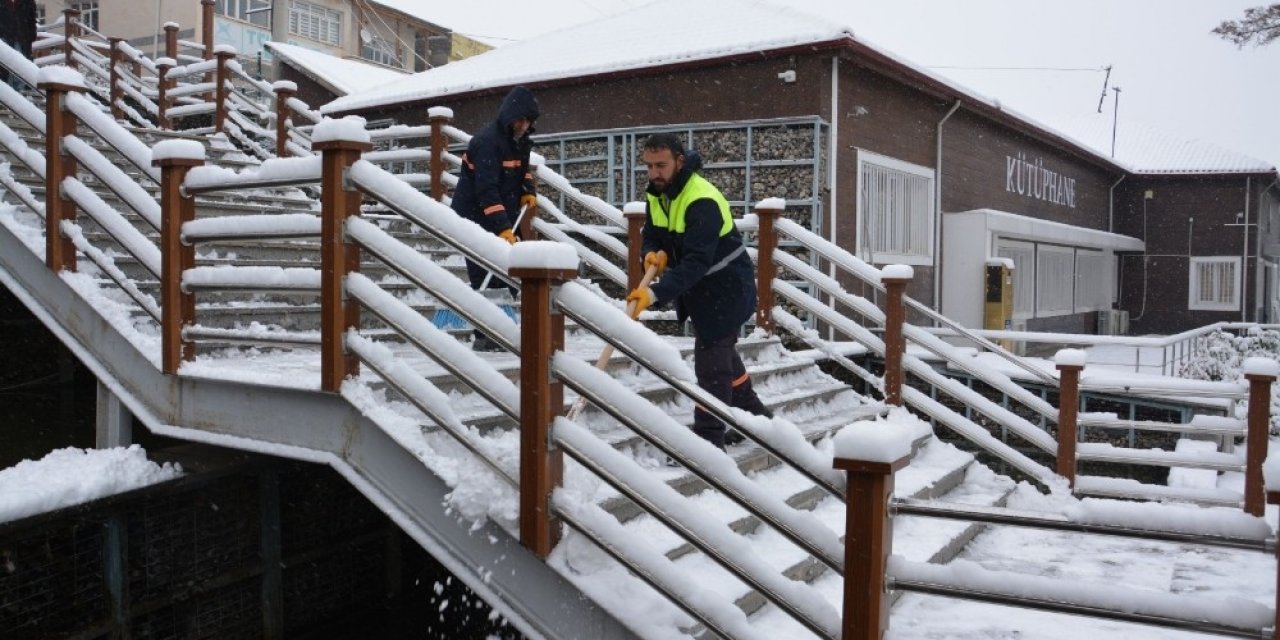 Ergani Kar Yağışı Sonrası Beyaza Büründü