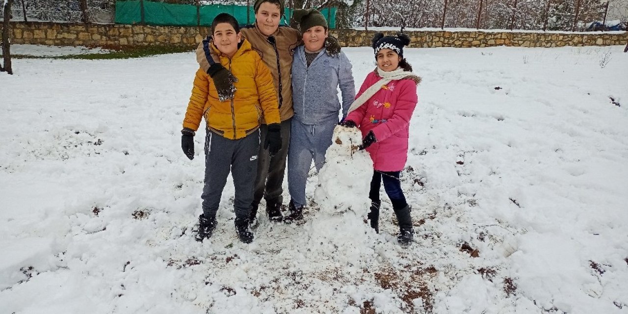 Dicle’de Çocukların Kar Keyfi