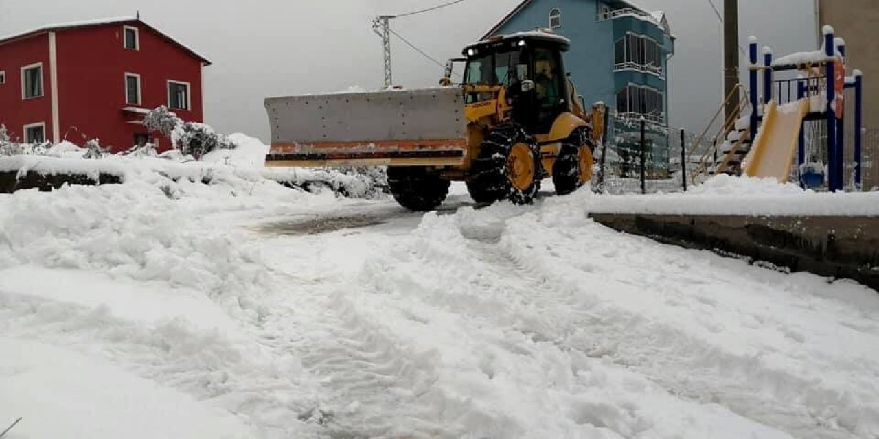 Gülüç’te Kardan Kapanan Yollar Açılıyor
