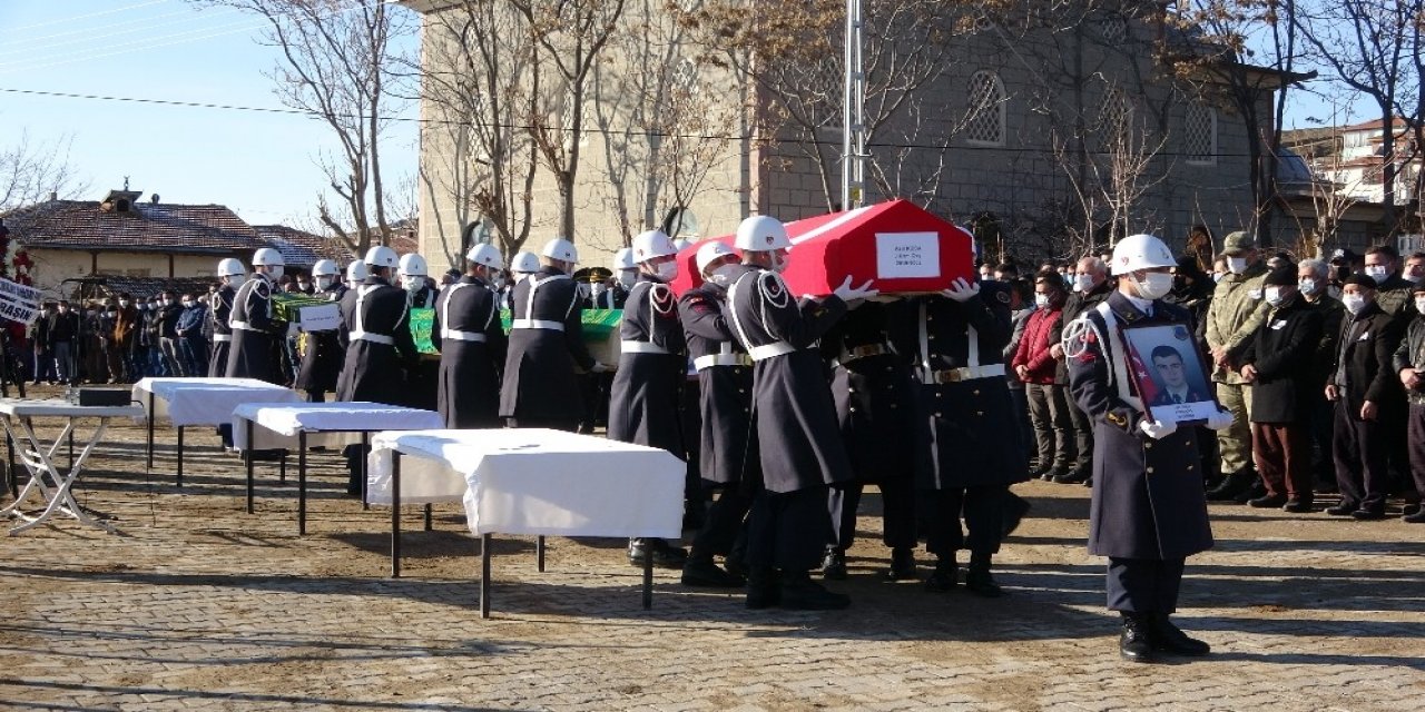 Uzman Çavuş Koca Ve Ailesi Toprağa Verildi