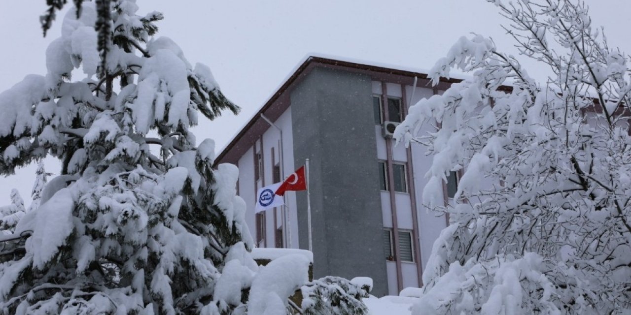 Bartın Üniversitesi’nde Kar Manzaraları