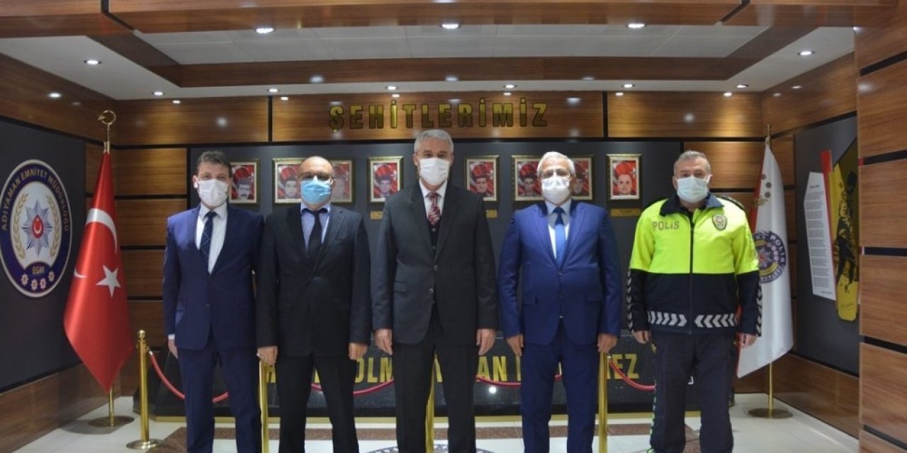 Terfi Eden Müdürlere Plaket Verildi