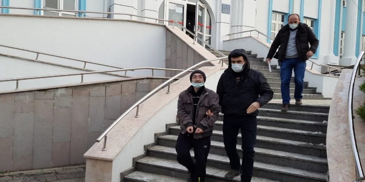 Kardeşini 25 Yerinden Bıçaklamış