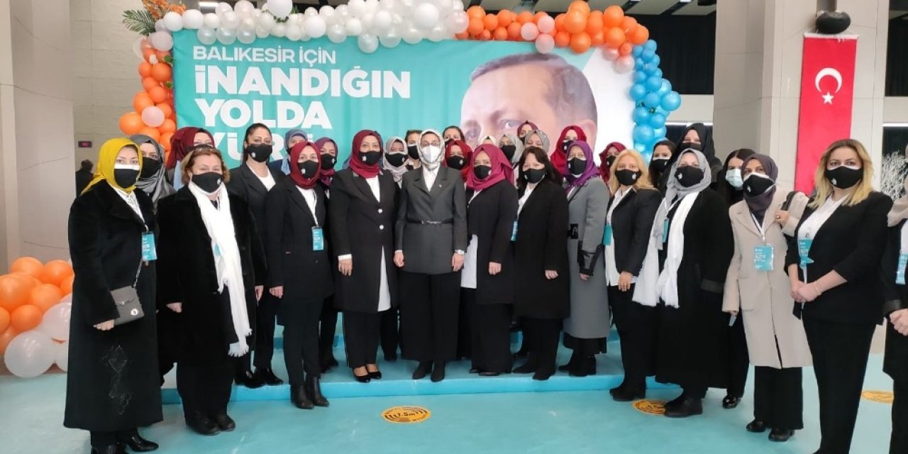 Ak Partili Çam, Chp’li Kadınlara Seslendi: “partilerinde Kadınlara Yapılan Taciz Ve Tecavüzlere Neden Ses Çıkarmıyorlar?”