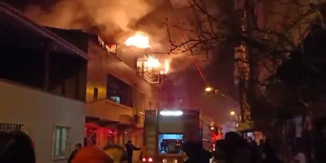 2 Katlı Evde Çıkan Yangın Yan Binalara Sıçramadan Söndürüldü