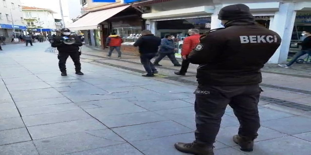 Ayvalık’ta Çarşı Ve Mahalle Bekçilerinden Megafonla Covid19 Uyarısı