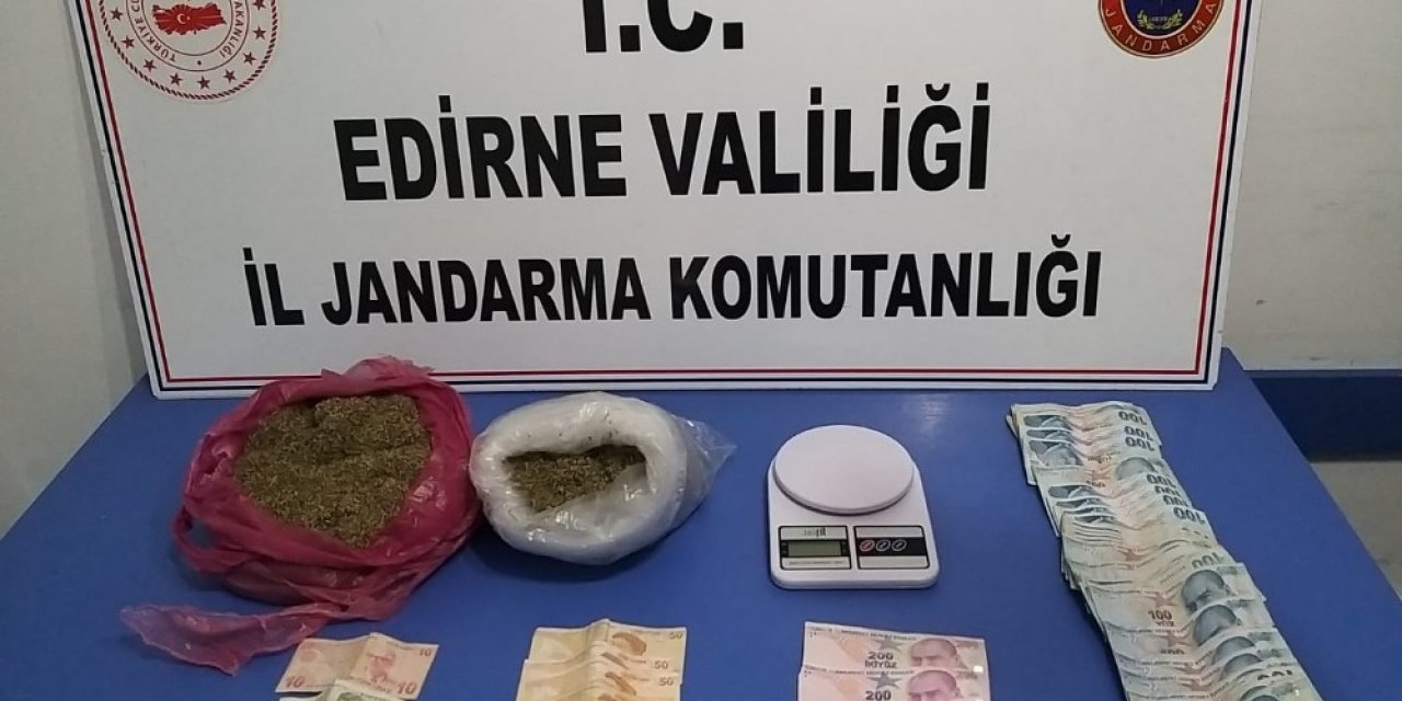 Edirne’de Ehliyetsiz Sürücünün Aracından Uyuşturucu Çıktı
