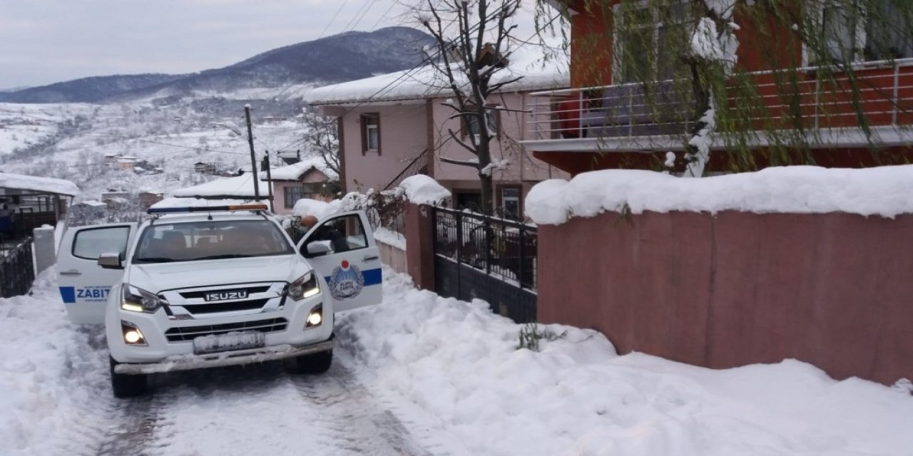 Belediye Ekipleri Küçük İrem’i Hastaneye Ulaştırdı